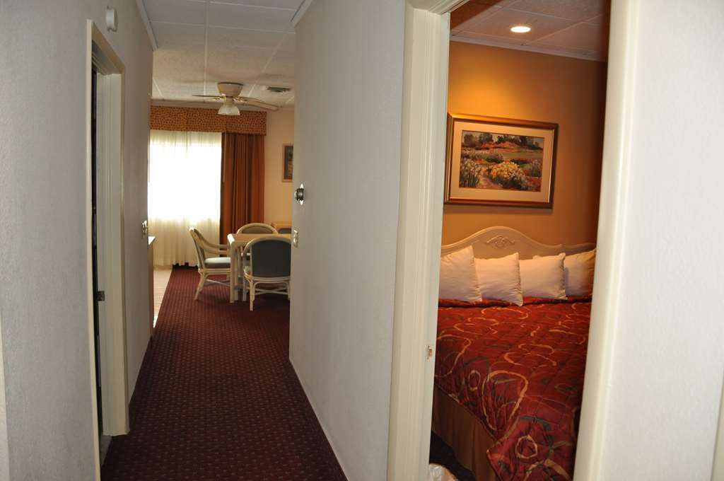 Magnuson Hotel East Sandusky Room photo